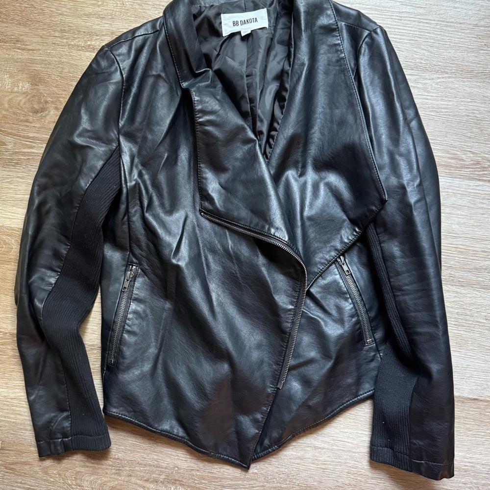 BB Dakota Women's Sleek Black Leather Jacket